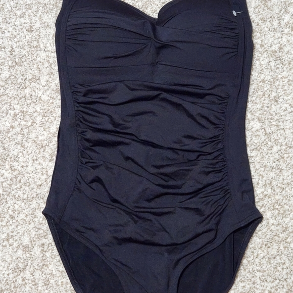 Sea Level Australia Twist Front Multifit Swimsuit - Picture 7 of 10